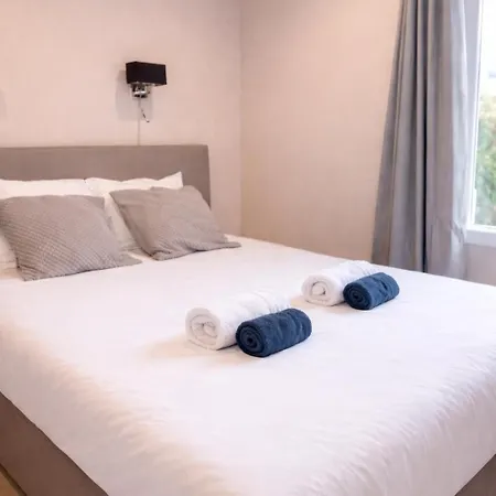 Apartman Elegant One-bedroom - 9 Min Palais - Quiet Area