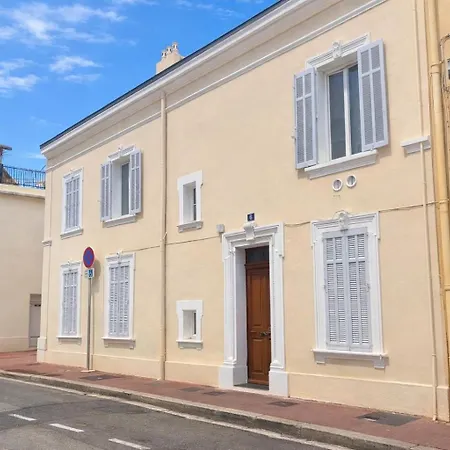 Elegant One-bedroom - 9 Min Palais - Quiet Area Apartment *